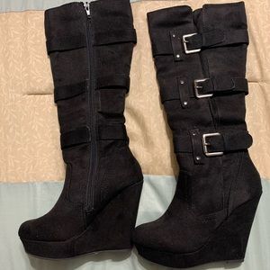 Black Wedge Boots 💜